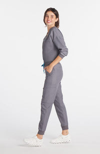 Woman wearing hope jogger in graphite - DOLAN