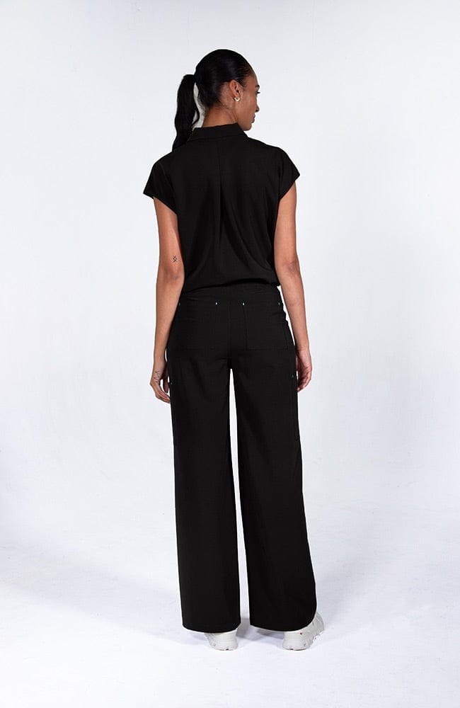 Mel Easy Fit 3-Pocket CORE Scrub Top in Black - DOLAN